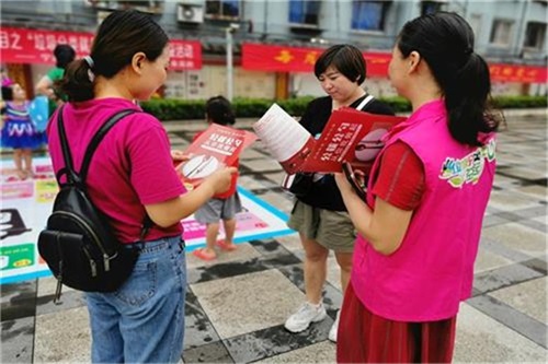 红联社区：社区妇联开展“公筷公勺”宣传活动 掀起餐桌革命.jpg